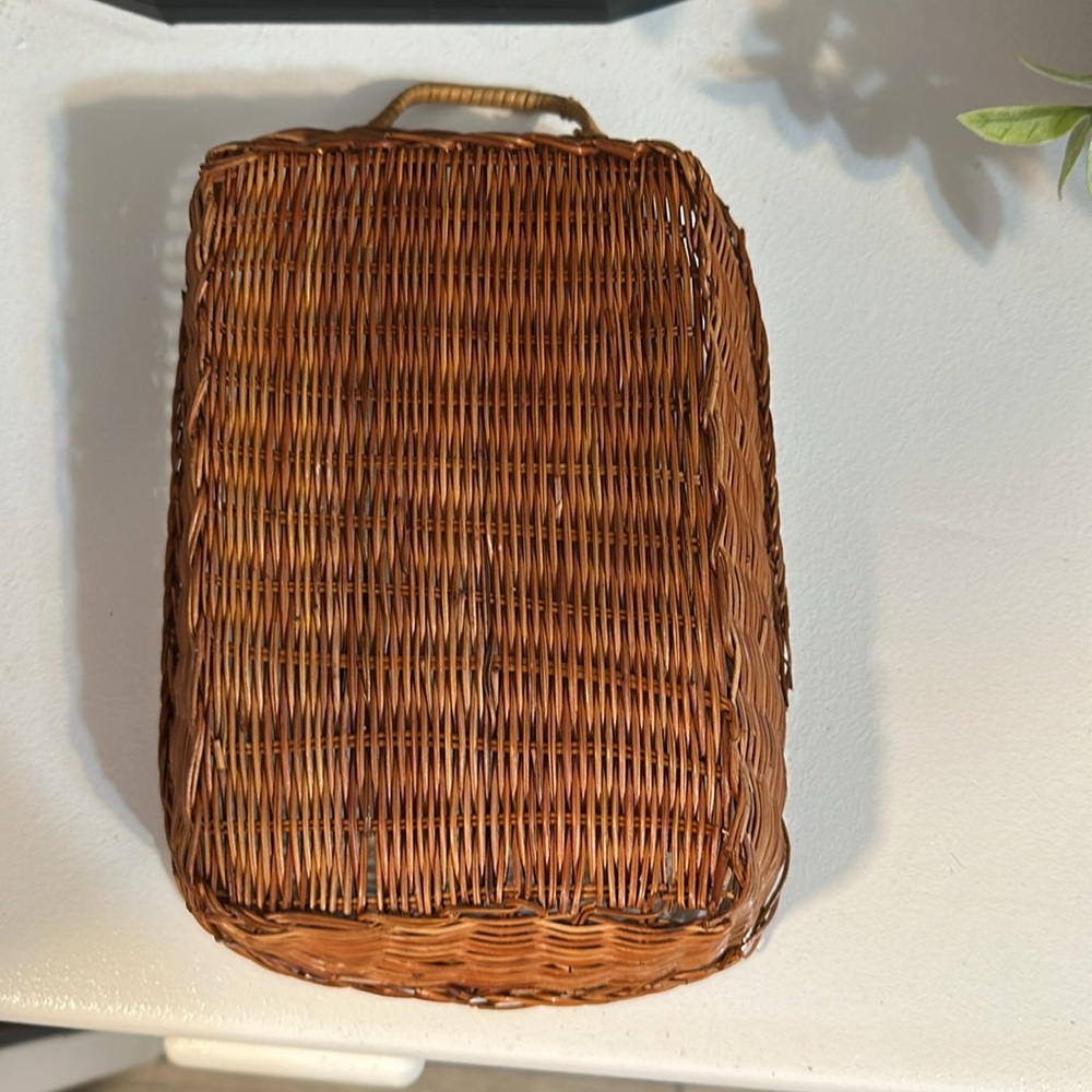 Hanging small wicker basket. Great as wall art or desk supplies. One handled - Picture 2 of 2